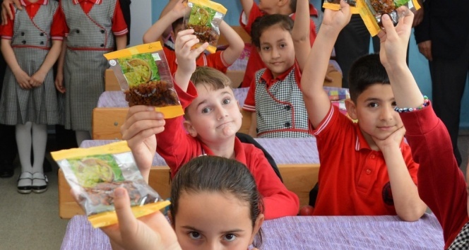 Okullara kuru üzüm dağıtımı başladı.