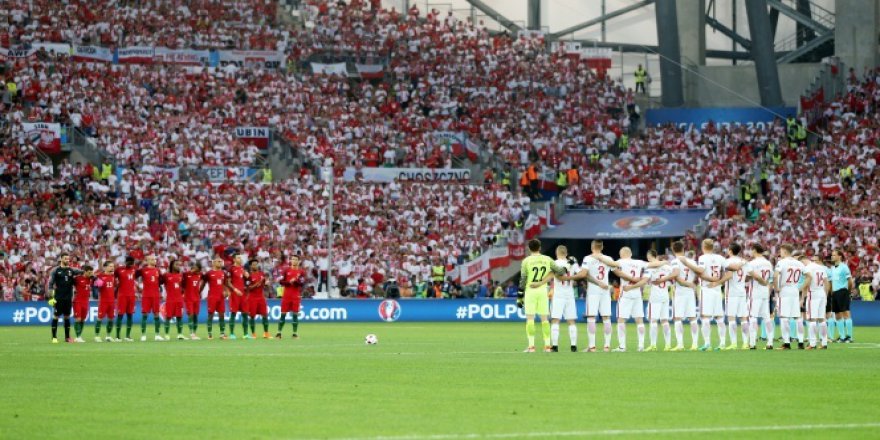 Türkiye için 1 dakikalık saygı duruşu!
