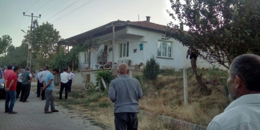 Şizofren dehşeti! Anne ve babasını..