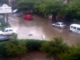 Bursa'da Otomobiller Sel Sularına Kapıldı