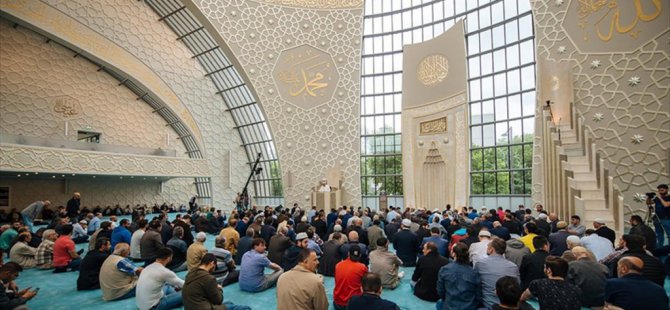 Köln Merkez Camisinde 'Müslüman-türk' Damgası
