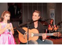Kutsi 8 Yaşındaki Kızıyla Konser Verdi