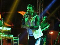 İzmir, Bergama Kermesinde Emre Altuğ Rüzgarı