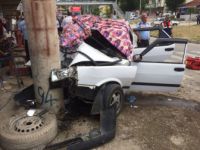 Suriyelilerin İçinde Bulunduğu Otomobil Direğe Çarptı: 1 Ölü, 8 Yaralı