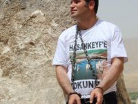 Hdp’li Aslan Kendini Kayaya Zincirledi
