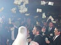 Dolarlar havada uçuştu!