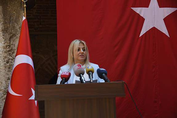15 Temmuz anmasında konuşan Üsküp Büyülelçisi Tülin Erkal Kara'dan Fetö ile mücadele çağrısı