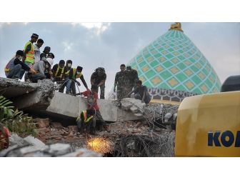 Endonezya’daki Depremde Ölü Sayısı 131'e Yükseldi