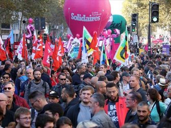 Fransa'da Emmanuel Macron ve Hükümet Karşıtı Olaylı Gösteri