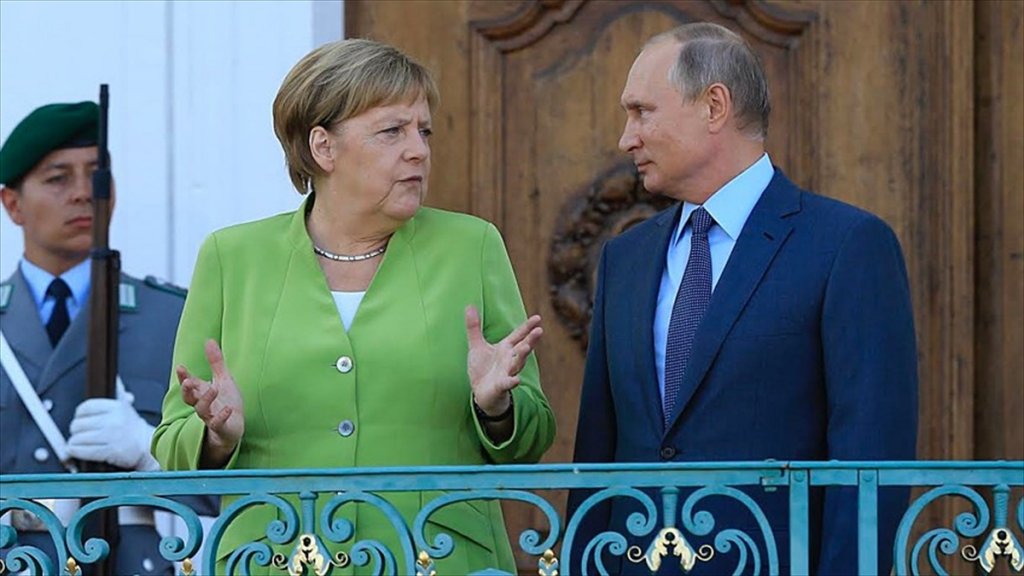Putin İle Merkel Telefonda Görüştü