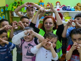 Ailesini İrlanda'da Bırakıp Yardım İçin İzmir'e Geldi