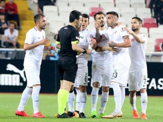 Pfdk'den Akhisarsporlu Futbolculara Ceza