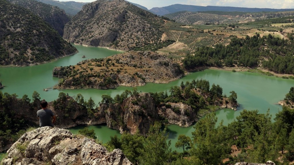 Üç İlin Sınırındaki Kanyon Ziyaretçilerini Büyülüyor