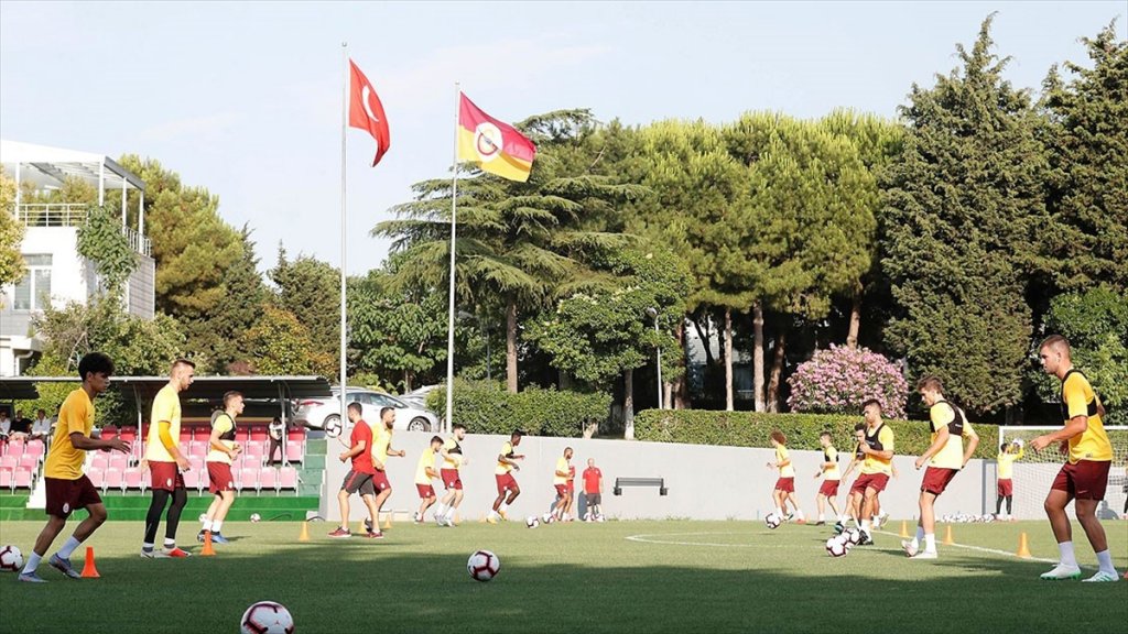 Son Şampiyon Galatasaray Sahaya Çıktı
