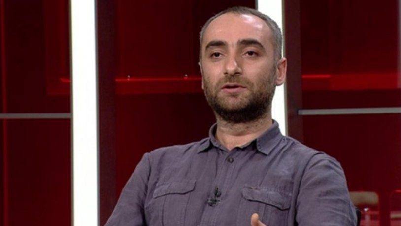 İsmail Saymaz: Ahmet Davutoğlu AKP'yi iki noktada eleştirdi