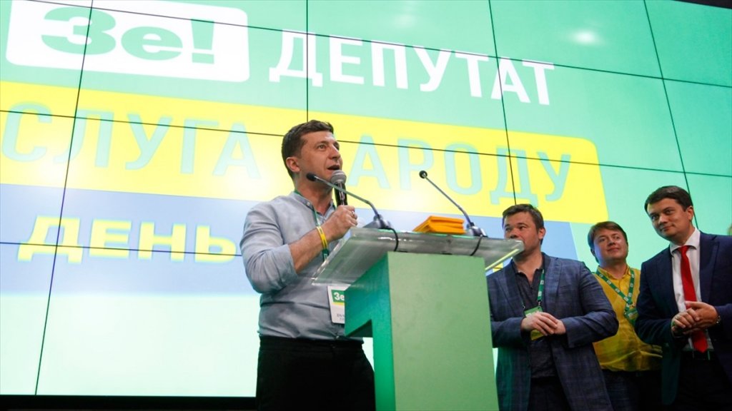Ukrayna'daki Seçimde Zelenskiy'in Partisi Önde