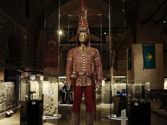 'Altın Elbiseli Adam'ın Türkiye Yolculuğu