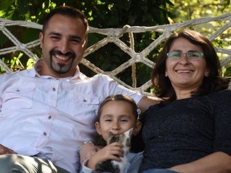Akbalık Çifti Çocukları İçin Döndükleri Köyde Daha Mutlular