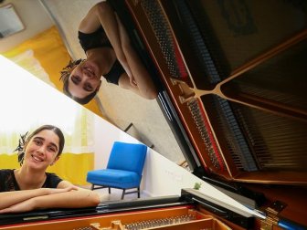 12 Yaşındaki Piyanist Papatya Biter New York'ta Sahne Alacak