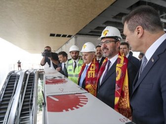 Bakan Kasapoğlu İzmir'de Yapımı Süren Statları İnceledi