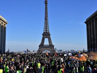 Fransa'da Sarı Yeleklilerin Gösterileri En Uzun Süren Protesto Oldu