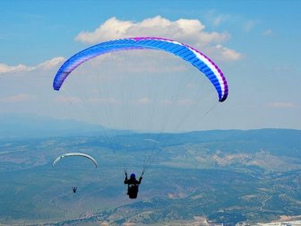 Yamaç Paraşütüyle Mesafelere Meydan Okuyorlar