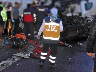 Afyonkarahisar-Konya Kara Yolunda Otobüsüle Tır Çarpıştı: 2 Ölü, 20 Yaralı