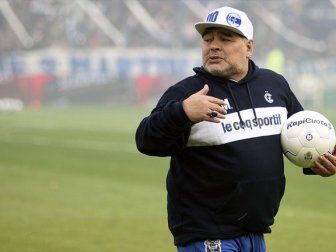 Efsane Futbolcu Maradona Gimnasia'dan İstifa Etti