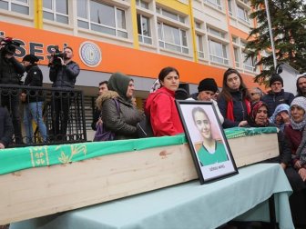 Trafik Kazasında Yaşamını Yitiren Hentbolcular İçin Okullarında Tören Yapıldı