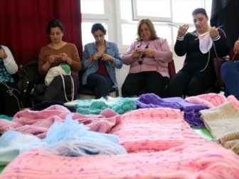 Köy Okullarındaki Öğrenciler Üşümesin Diye 'Sevgi' Örüyorlar