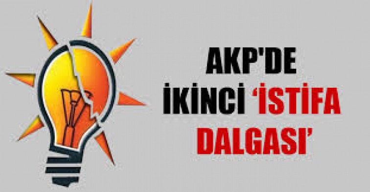 AKP'de Davutoğlu ve Babacan çatlağı! İstifalar durdurulamıyor