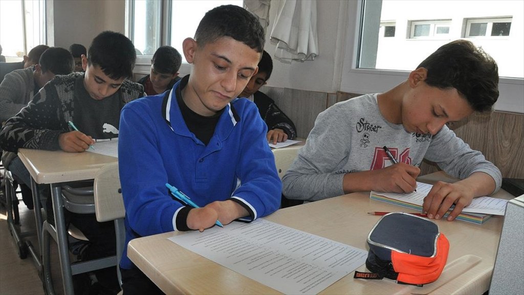 Doğuştan Elleri Olmayan Emre Biyonik Ele Kavuşmanın Hayalini Kuruyor
