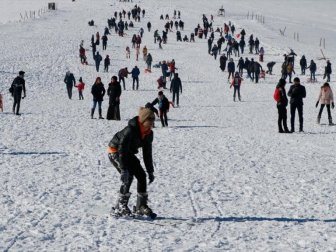 Karacadağ Kayak Merkezi'nde Yoğunluk Başladı