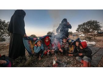 13 Bine Yakın Sivil Daha Türkiye Sınırı Yakınlarına Göç Etti
