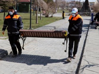 Van'da Parklardaki Oturma Bankları Kaldırıldı