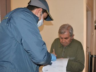 Emekli Vatandaşlara Maaşları Konutlarında Verilmeye Başlandı