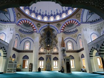 Almanya’da Müslüman Kuruluşlar Camilerin Açılması İçin Hazırlık Yapıyor