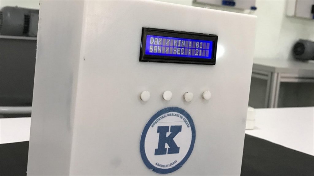 İstanbul'da Öğretmenler Hava Dezenfekte Cihazı Ve Temassız Termometre Üretti
