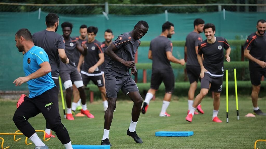 Alanyaspor'da flaş gelişme! O oyuncuların Kovid-19 Test sonucu belli oldu