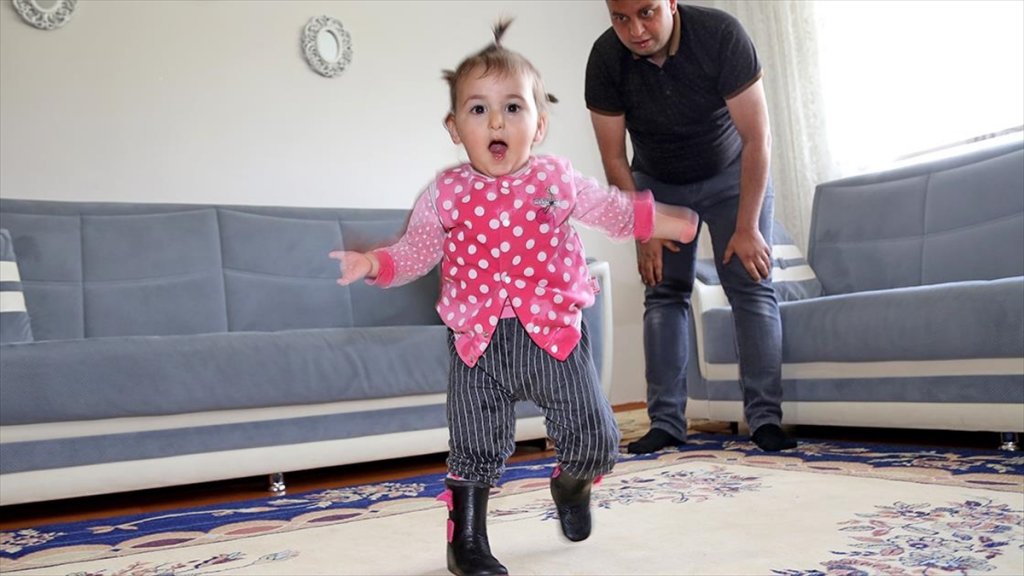 Bayram Hediyesi Olarak Yürüyemeyen Minik Kıza verilen ...