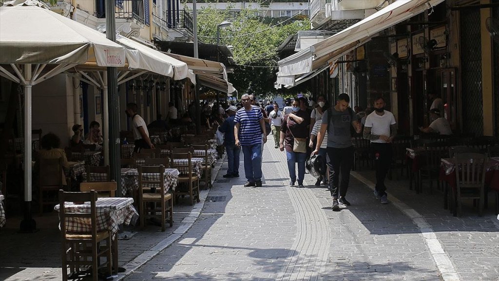 Aylar Sonra Yunanistan Normalleşti : Ve her yer açıldı