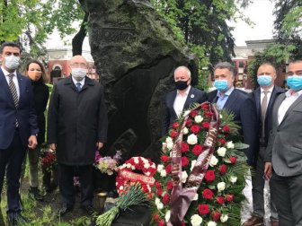 Şair Nazım Hikmet Ölümünün 57. Yılında Mezarı Başında Anıldı