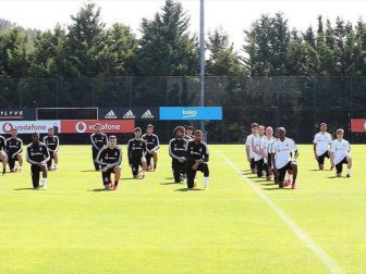 Beşiktaşlı Futbolcular Polis Şiddeti Sonucu Hayatını Kaybeden Floyd'u Andı