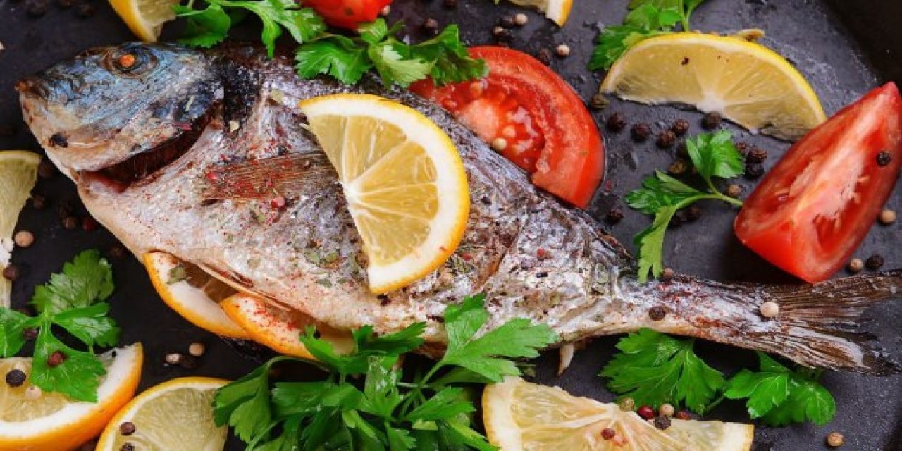 Balık Pişirirken bundan Ekleyin Eviniz Balık Kokusundan kurtuluyor