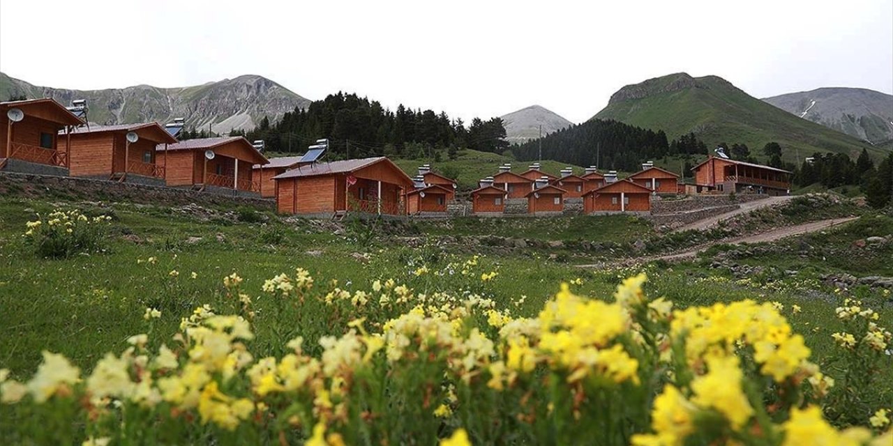 Hayalini Gerçekleştirdiği Tatil Köyünde Yöre Gençlerine de İstihdam Sağlıyor