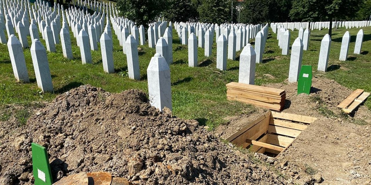 Srebrenitsa Soykırımı'nda Hayatını Kaybeden 9 Kurbanın Cenazesi Potoçari'ye Ulaştı