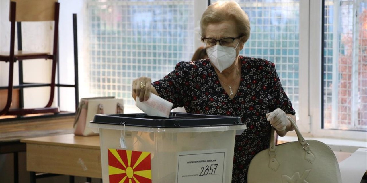 Kuzey Makedonya'da Halk Oy Kullanmak İçin Sandık Başında