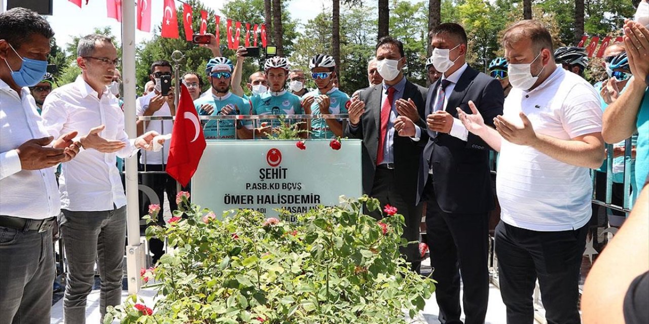 15 Temmuz Kahramanı Ömer Halisdemir Kabri Başında anıldı