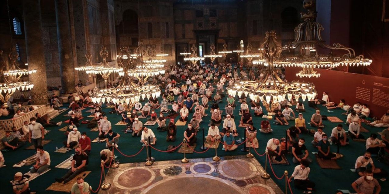 Ayasofya Camii'nde 86 Yıl Sonra İlk Bayram Namazı Gerçekleşti