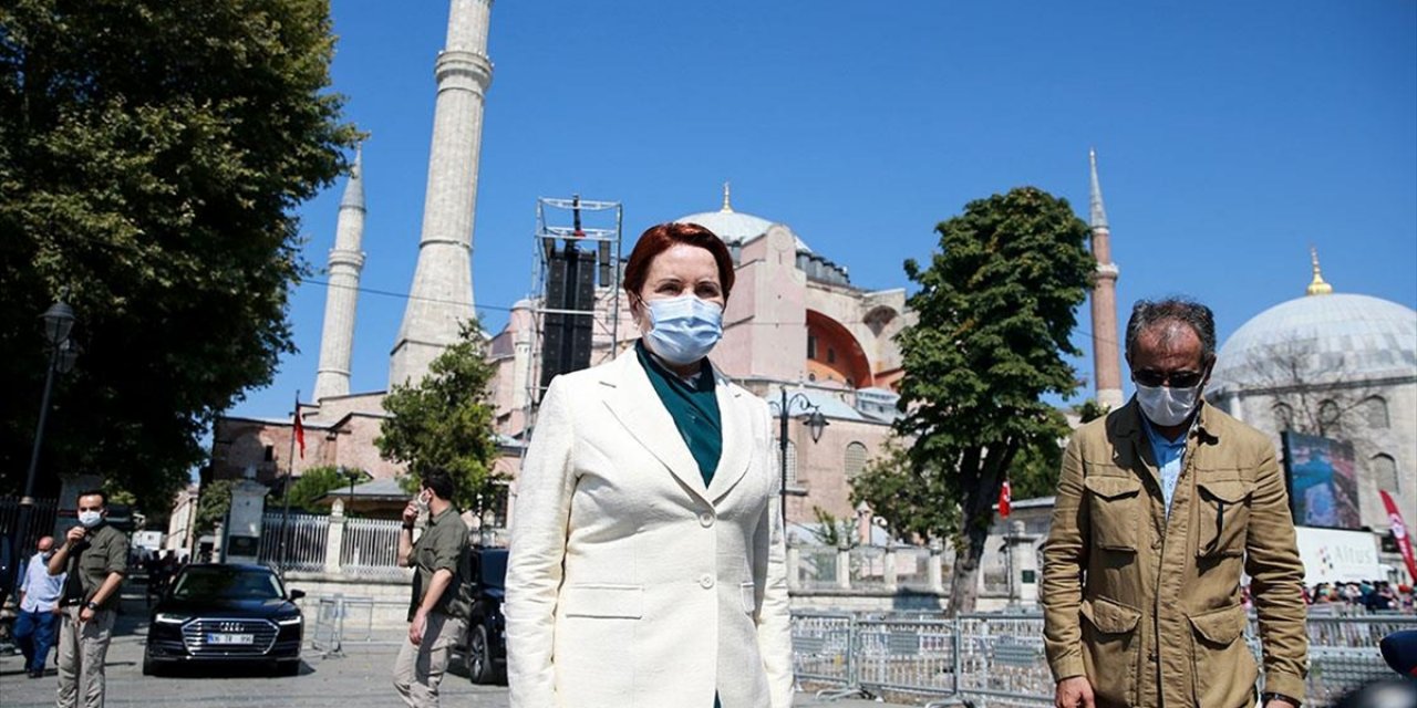 Meral Akşener İyi Parti heyetiyle Ayasofya'yı ziyaret etti